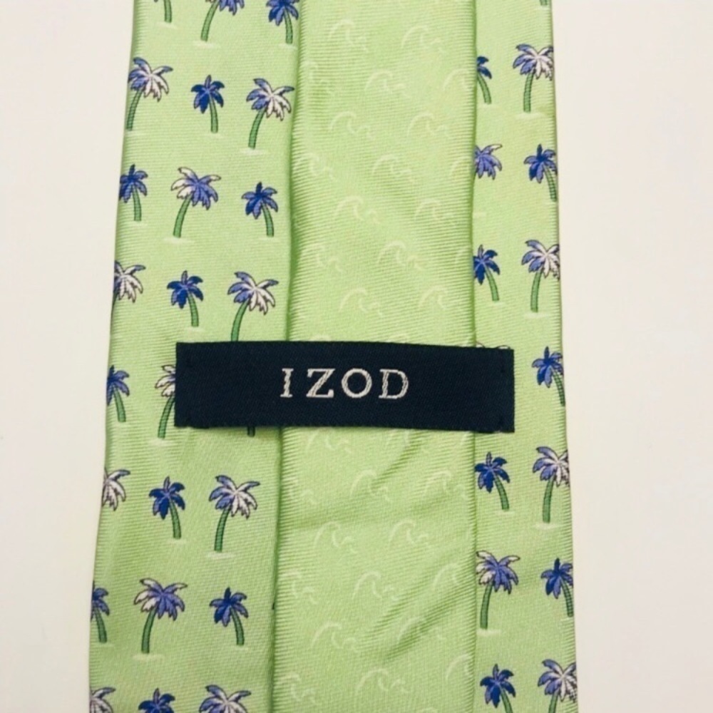IZOD silk necktie w/ palm tree print